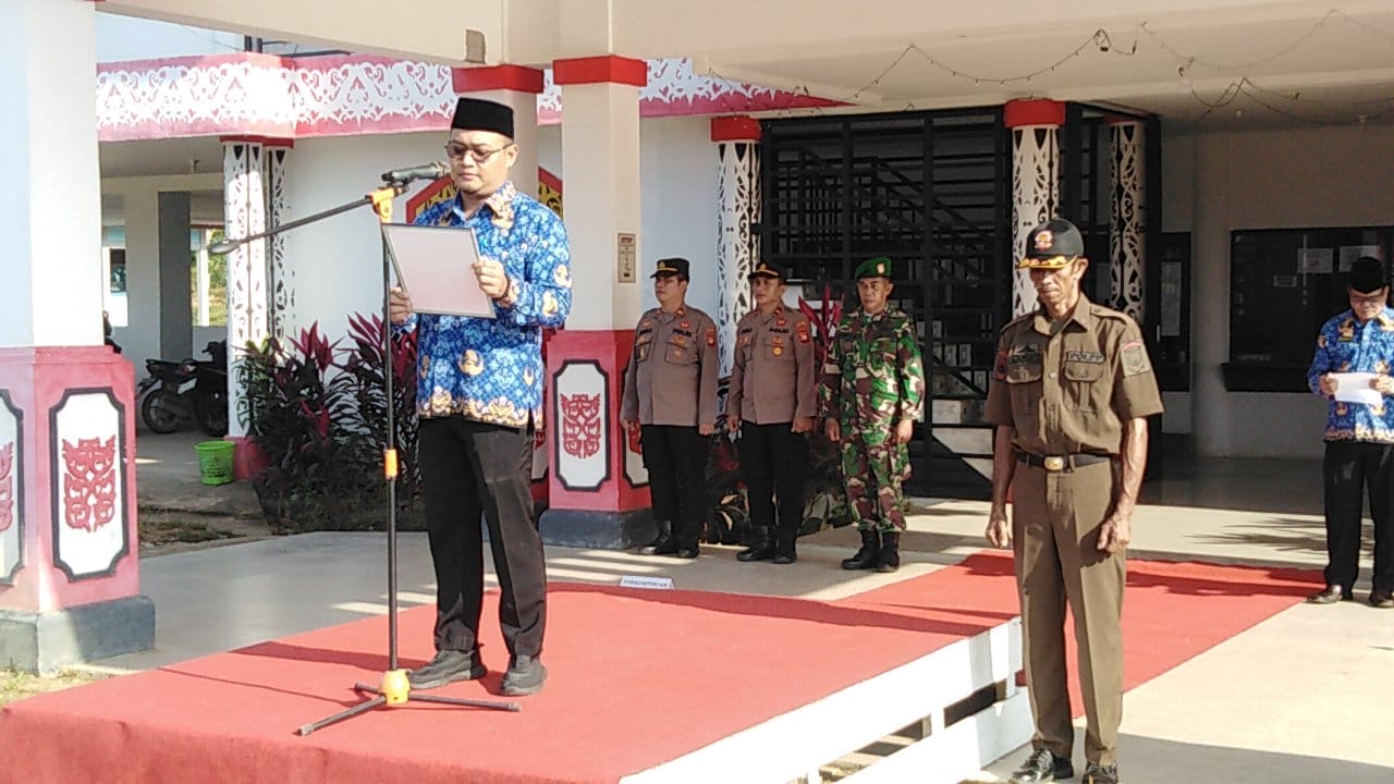 Read more about the article Plt. Camat Tayan Hulu Bersama ASN di Kecamatan Tayan Hulu Mengikuti Apel Netralitas ASN Pada Pilkada 2024 di Halaman Kantor Kecamatan Tayan Hulu